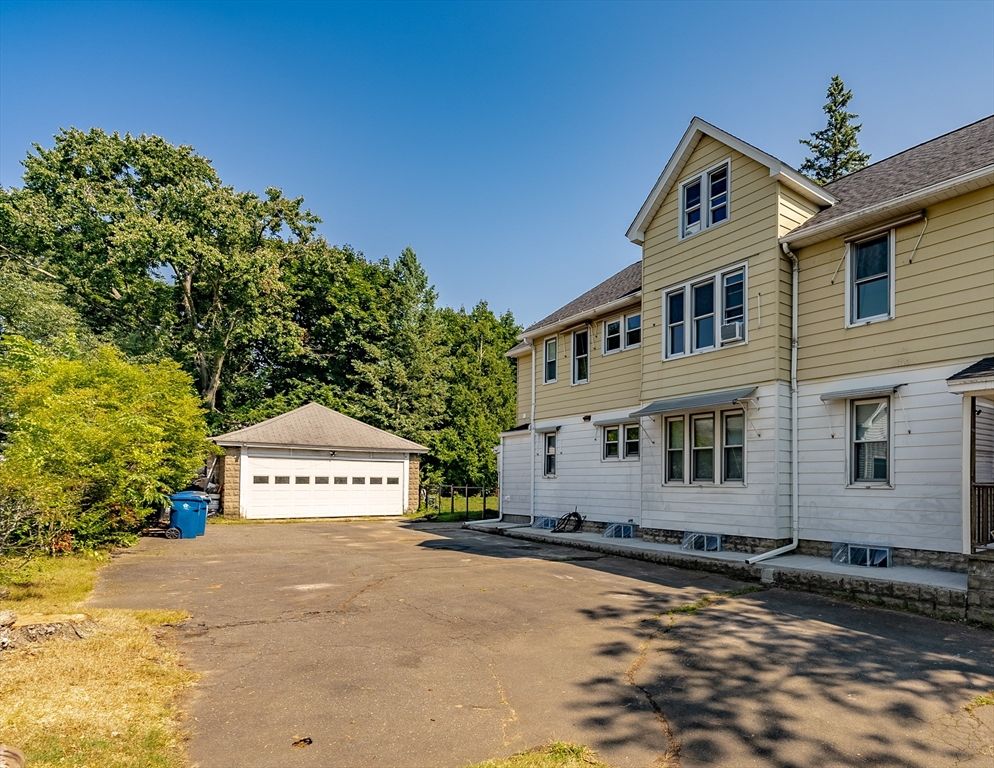 Detached Garage, Exterior