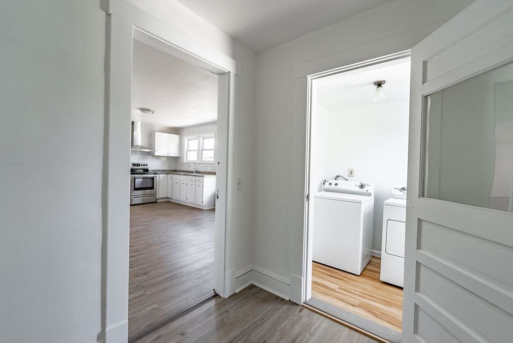 Interior, Washer, Wood Texture Flooring