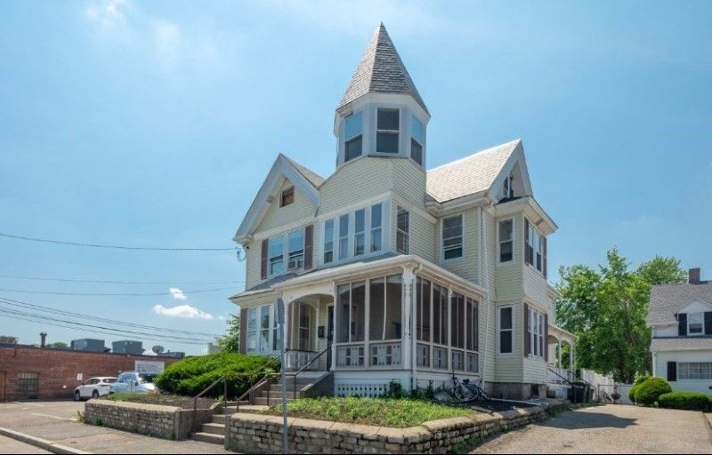Exterior, Facade, Queen Anne Victorian