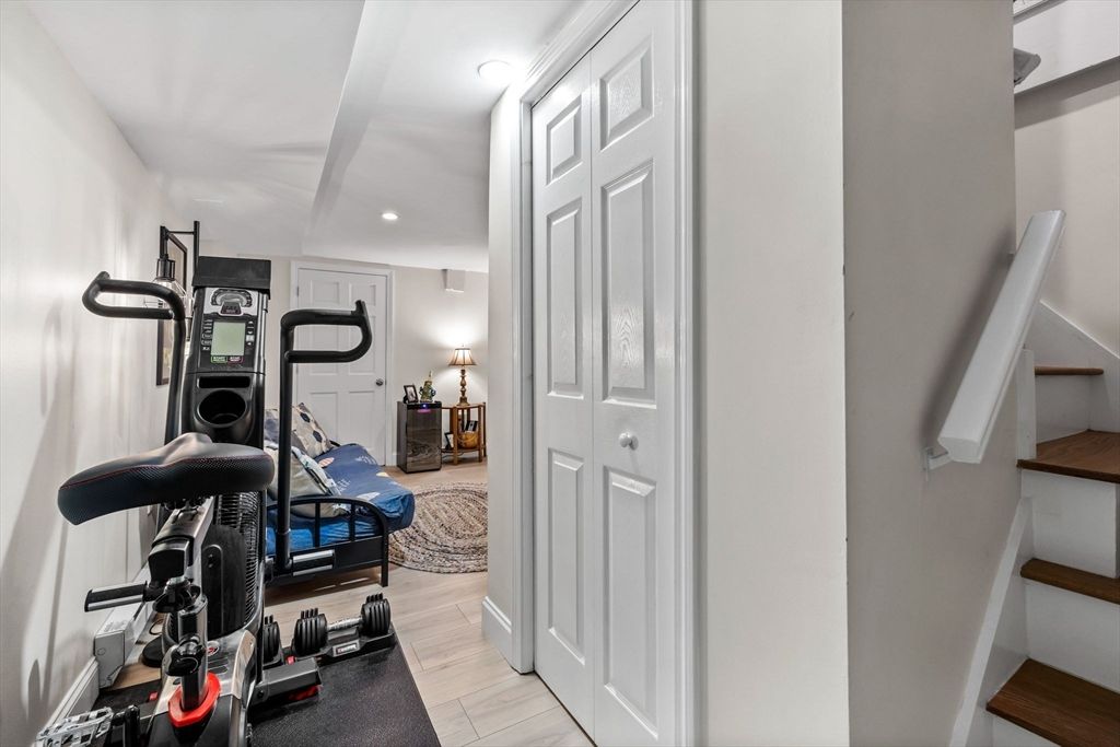Fitness Equipment, Interior, Recessed Lighting, Wood Texture Flooring
