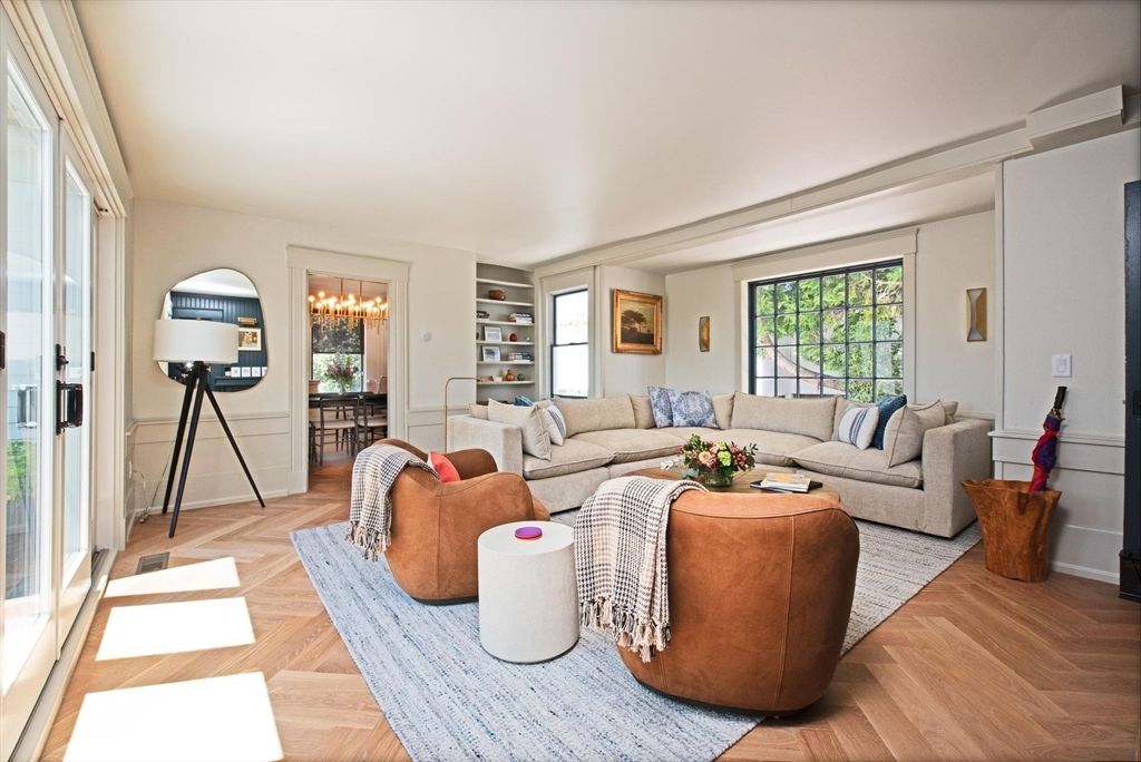 Chandelier, Dining room, Interior, Living room, Wood Texture Flooring