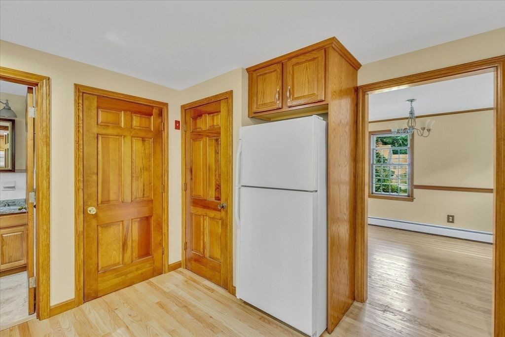 Chandelier, Interior, Kitchen, Wood Texture Flooring
