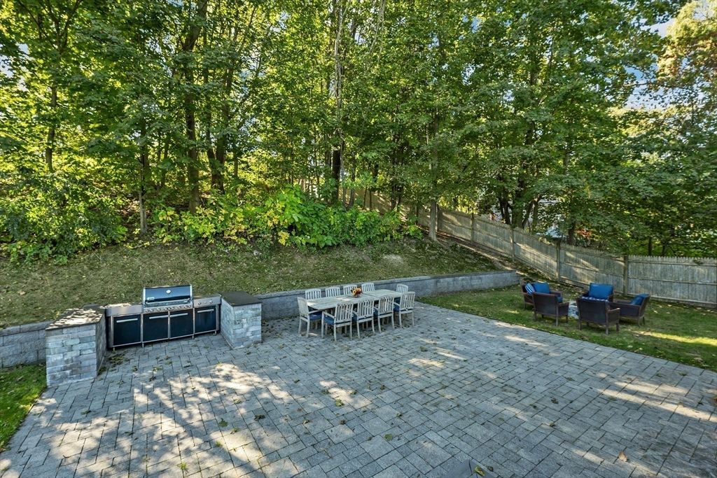 Backyard, Exterior, Outdoor Kitchen