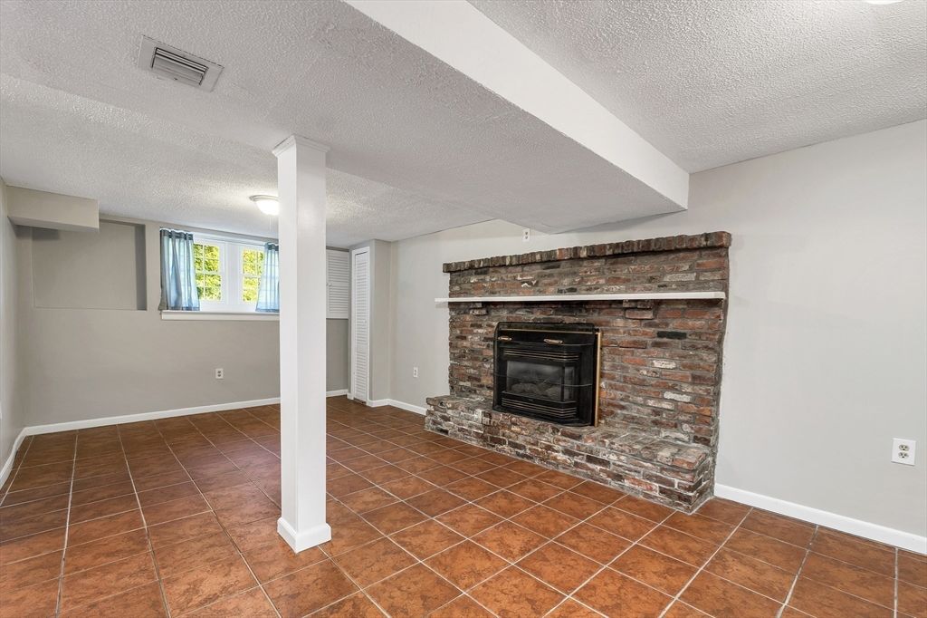 Empty room, Fireplace, Interior