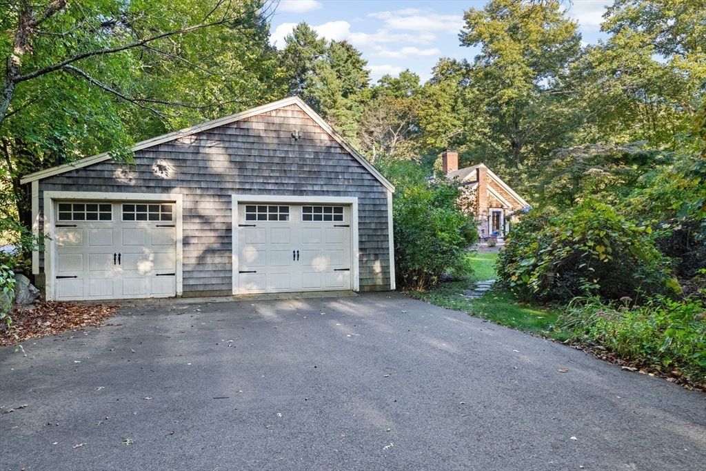 Detached Garage, Exterior