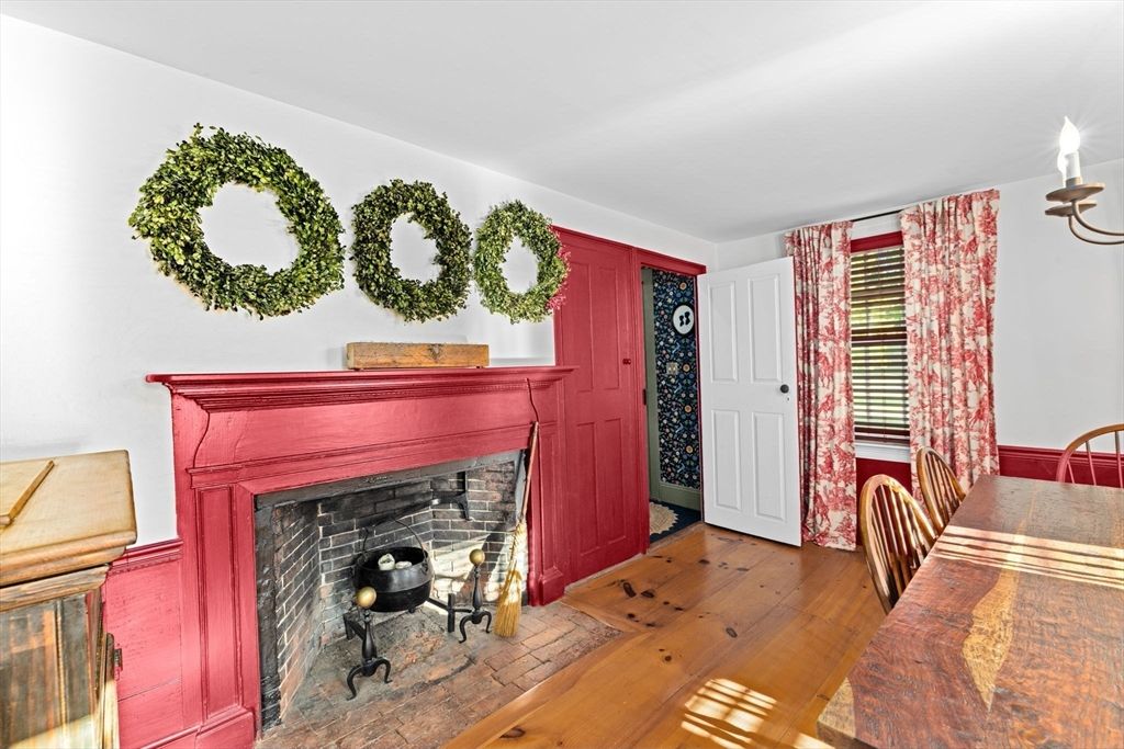 Dining room, Fireplace, Interior, Wood Texture Flooring
