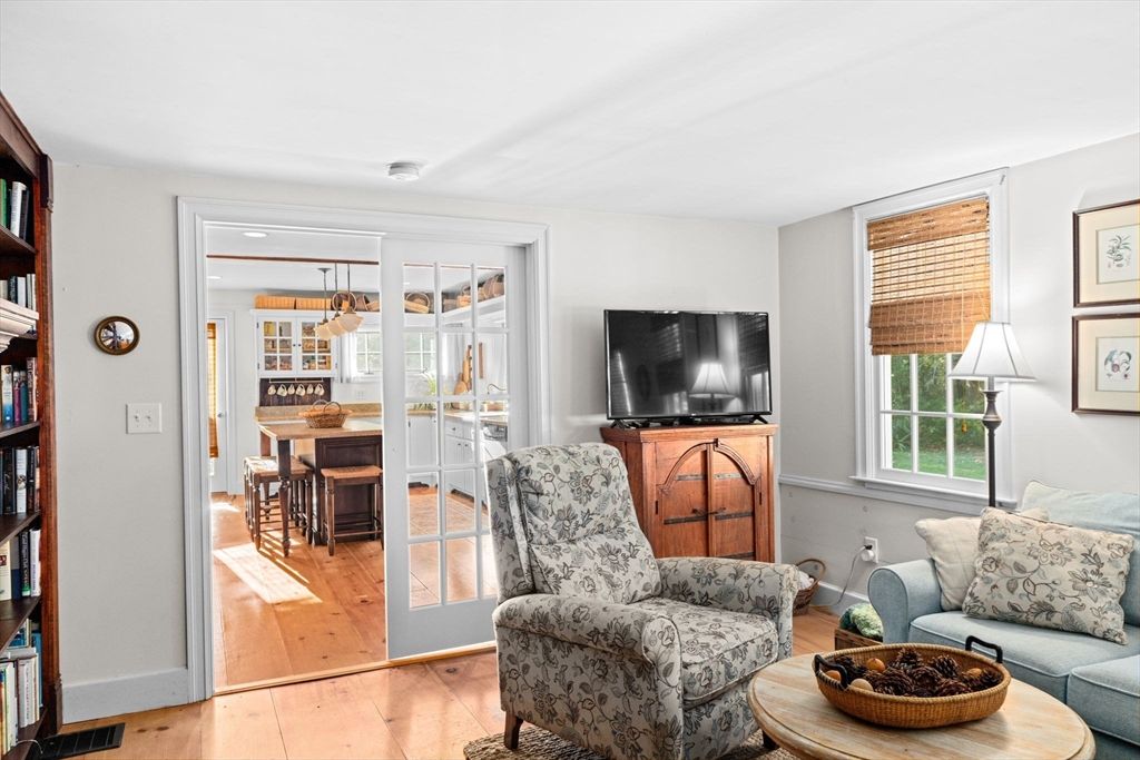 Dining room, Interior, Living room, Recessed Lighting, Wood Texture Flooring