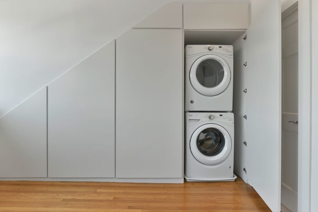 Interior, Utility Closets, Washer, Wood Texture Flooring