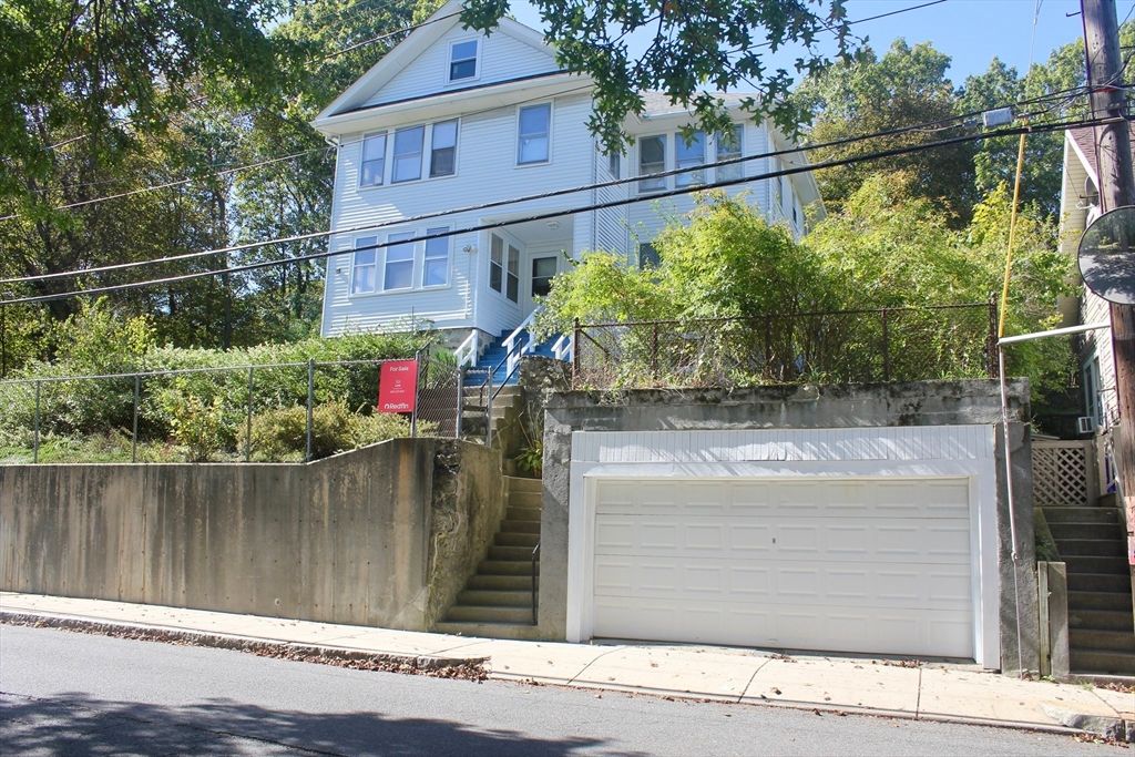 Attached, Detached Garage, Exterior, Facade, Rowhouse