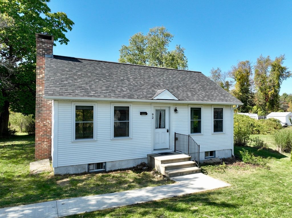 Backyard, Exterior, Facade, Cape Cod
