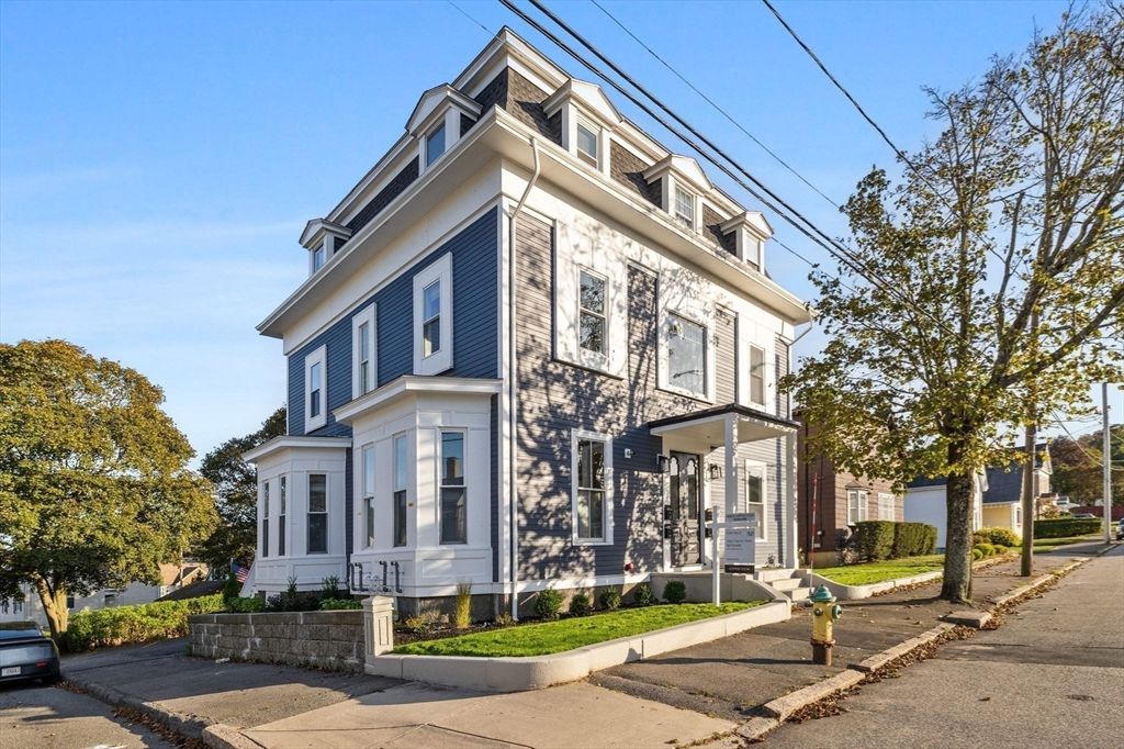 Exterior, Facade, Queen Anne Victorian