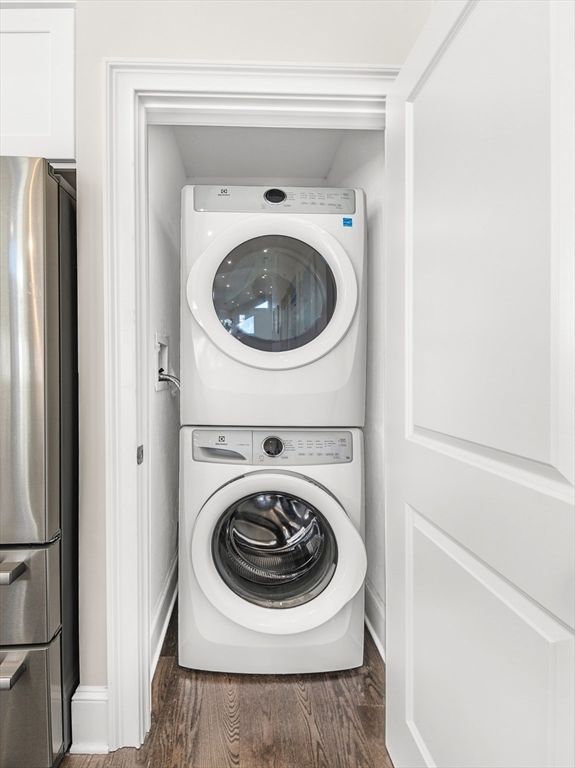 Interior, Utility Closets, Washer, Wood Texture Flooring