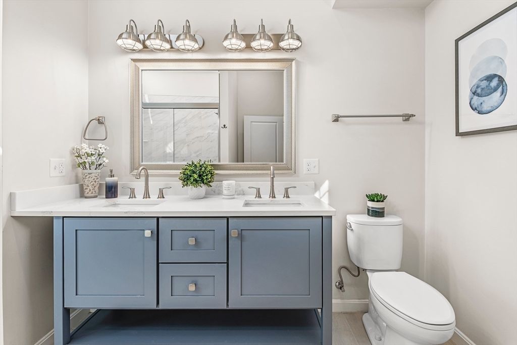 Bathroom, Dual Sink Vanities, Interior