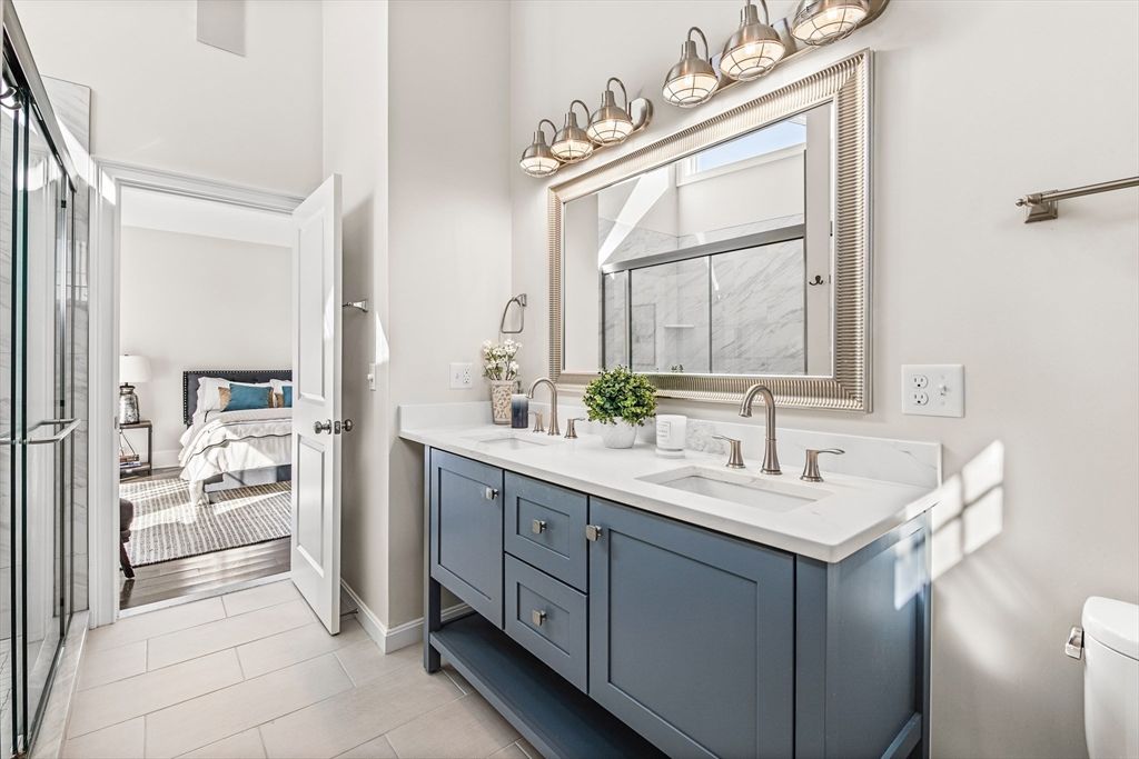 Bathroom, Bedroom, Dual Sink Vanities, Interior