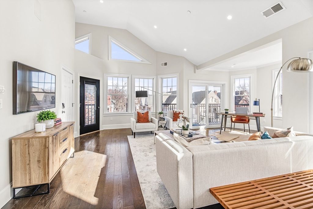 Interior, Living room, Recessed Lighting, Wood Texture Flooring