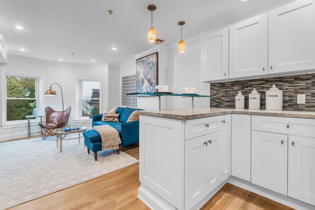Interior, Pendant Lights, Recessed Lighting, Wood Texture Flooring