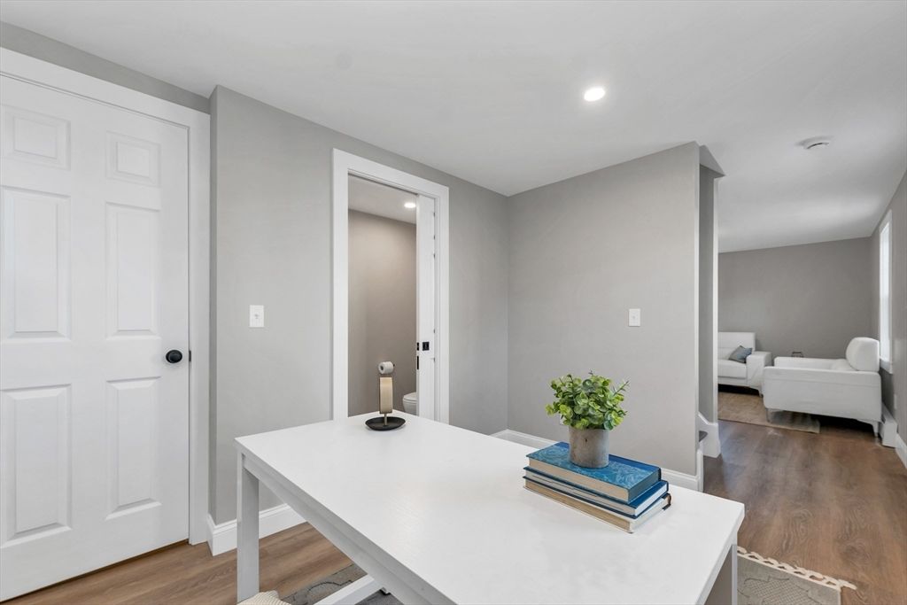 Home Office, Interior, Recessed Lighting, Wood Texture Flooring