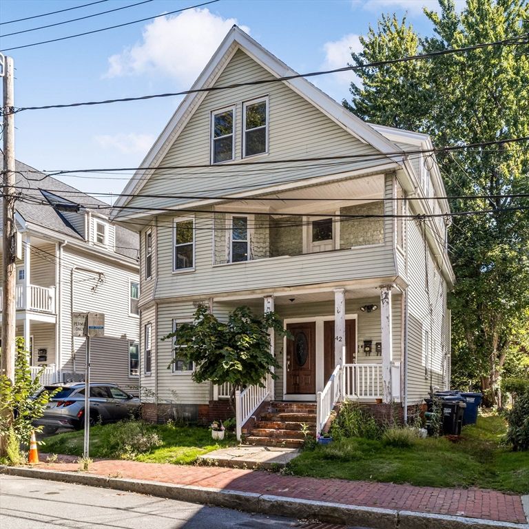 Exterior, Facade, Queen Anne Victorian