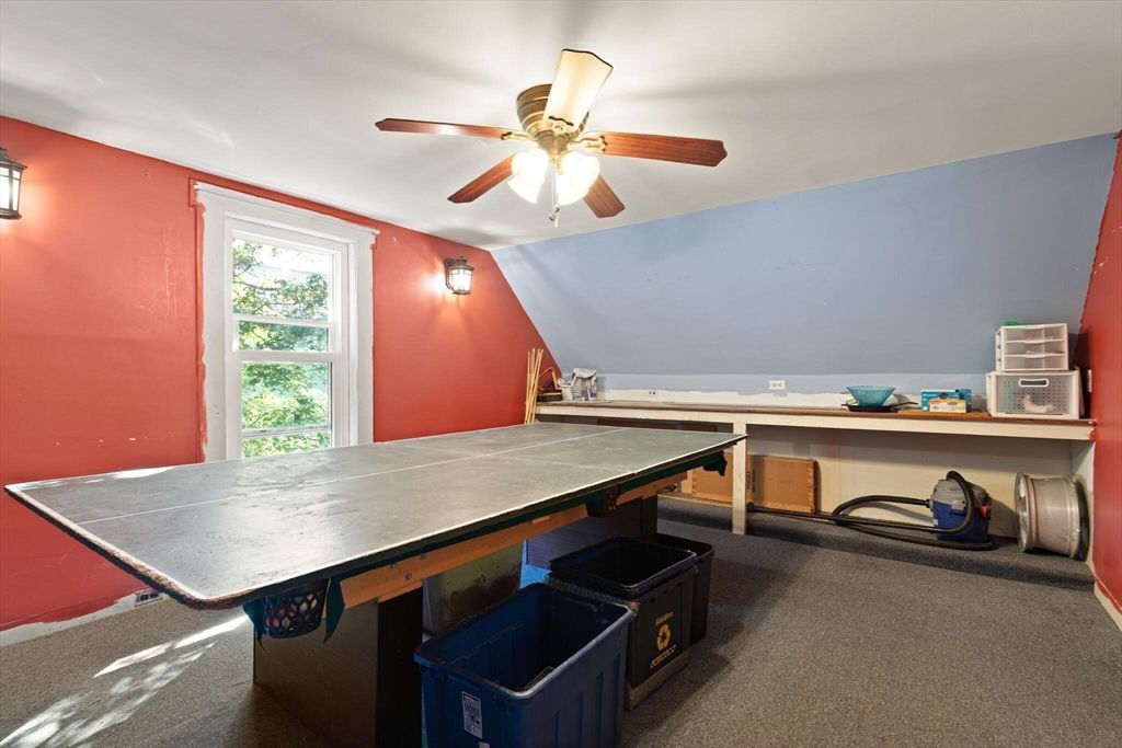 Game Room, Interior