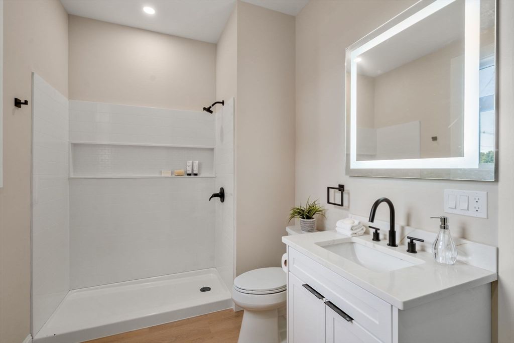 Bathroom, Interior, Recessed Lighting, Wood Texture Flooring