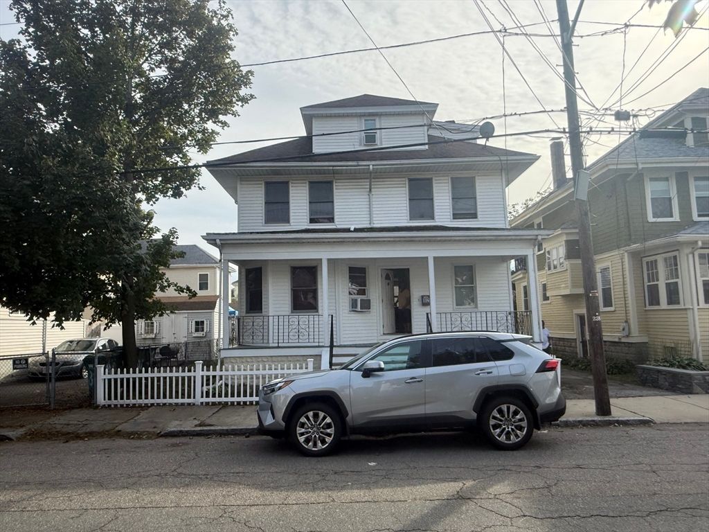 Exterior, Facade, American Foursquare