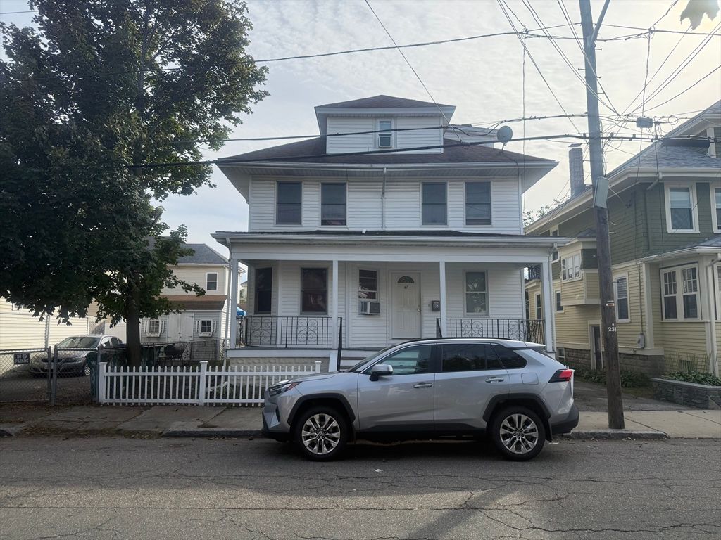 Exterior, Facade, American Foursquare