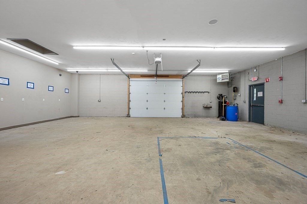 Garage, Interior