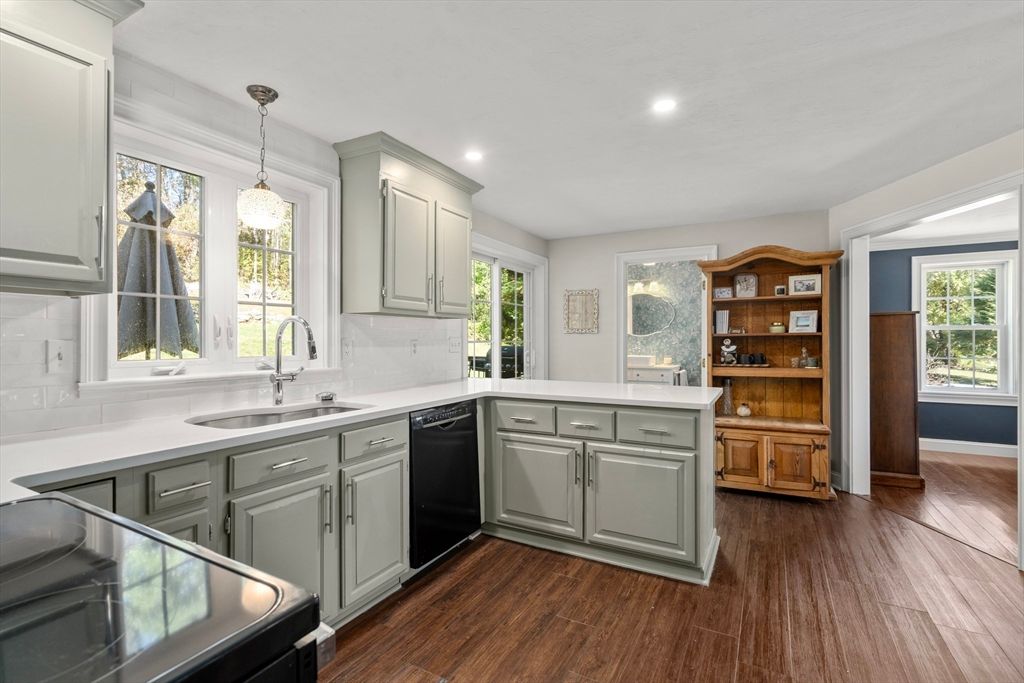 Interior, Kitchen, Pendant Lights, Recessed Lighting, Wood Texture Flooring
