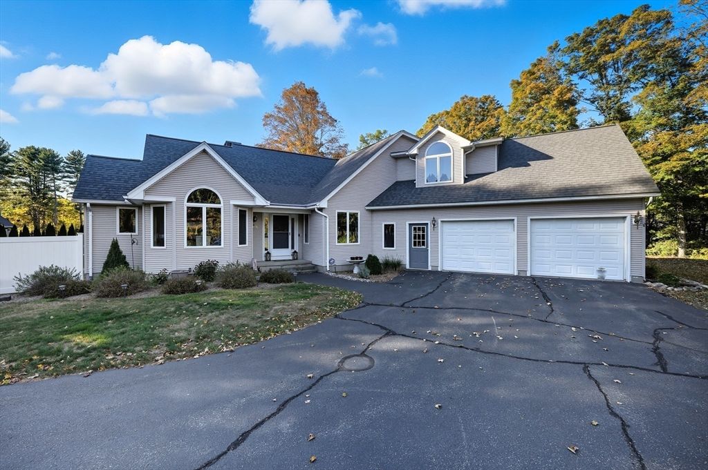 Attached, Exterior, Facade, Cape Cod