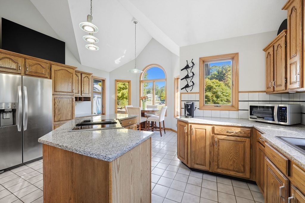 Dining room, Interior, Kitchen, Pendant Lights, Stainless Steel Appliances