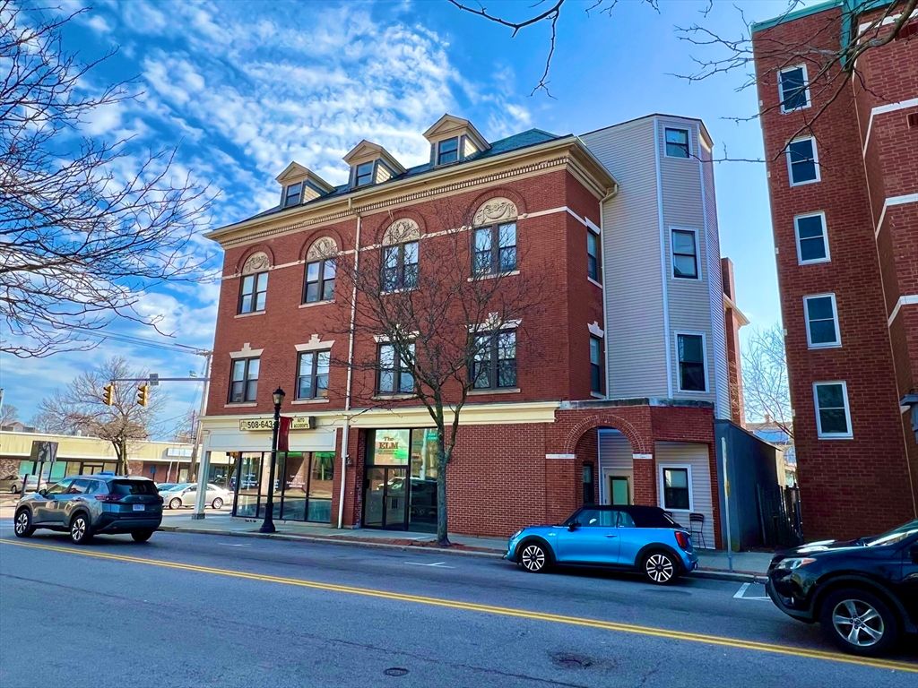 Exterior, Facade, Brick Facade, Rowhouse