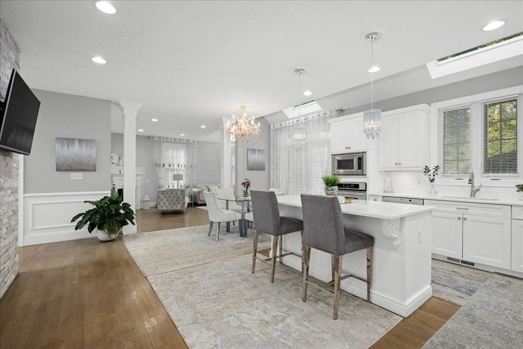 Chandelier, Dining room, Interior, Kitchen, Pendant Lights, Recessed Lighting, Stainless Steel Appliances, Wood Texture Flooring