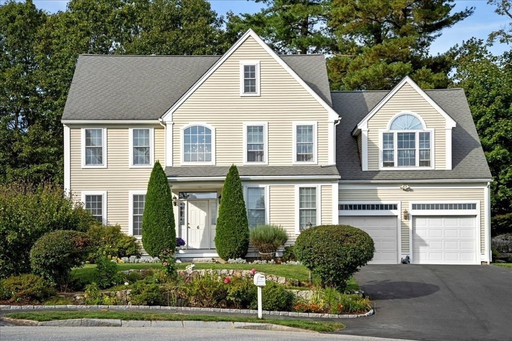 Attached, Exterior, Facade, Farmhouse