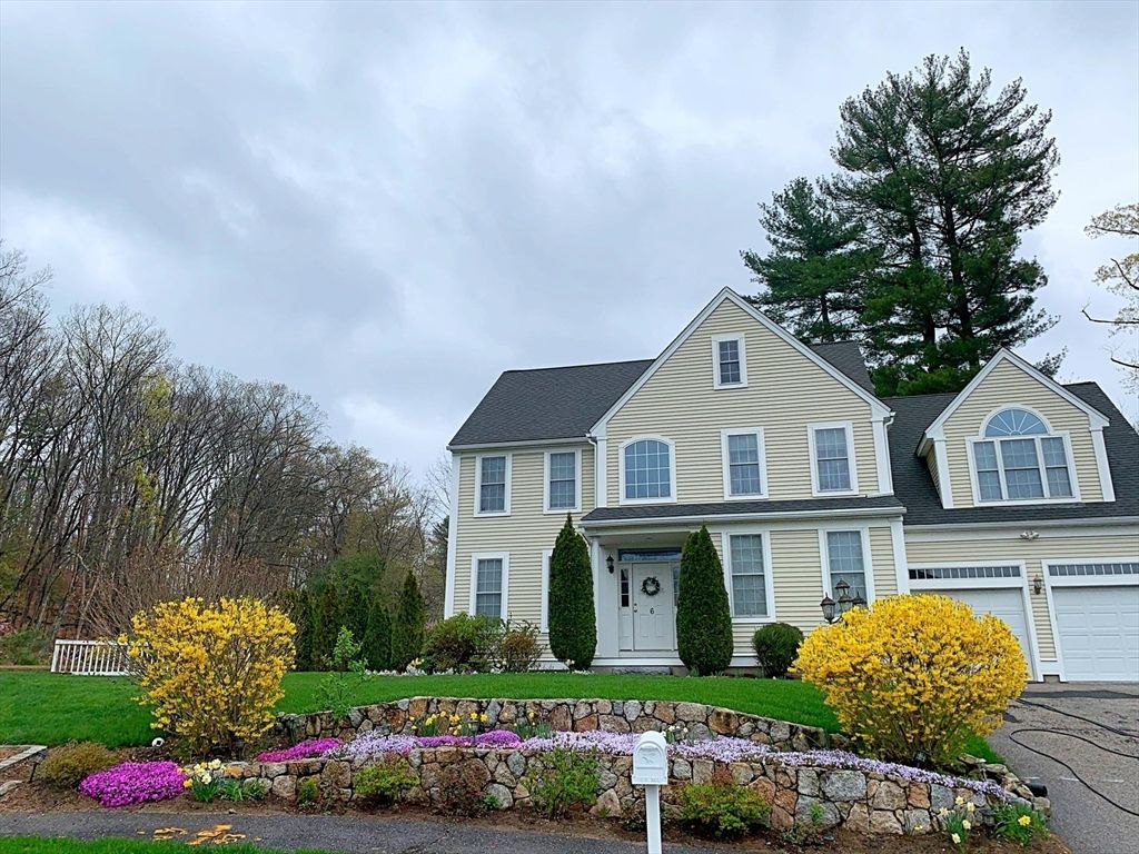Attached, Exterior, Facade, Farmhouse