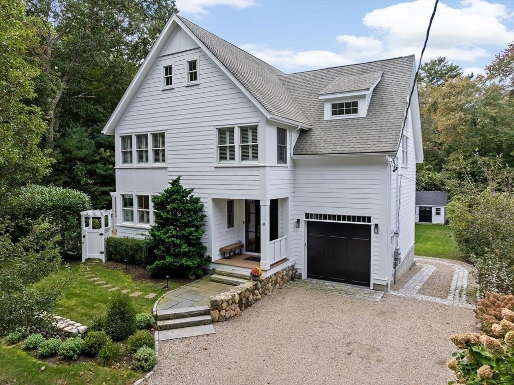 Attached, Exterior, Facade, Farmhouse