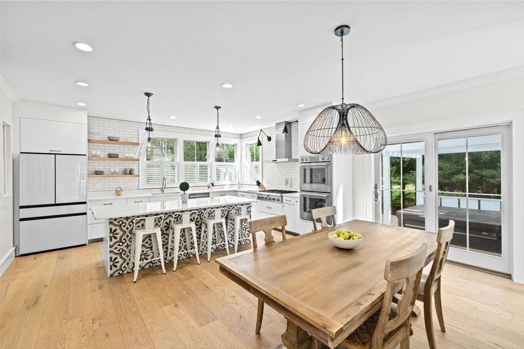 Dining room, Interior, Kitchen, Pendant Lights, Recessed Lighting, Stainless Steel Appliances, Wood Texture Flooring