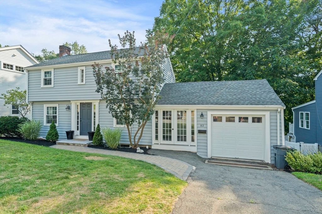 Attached, Exterior, Facade, Cape Cod