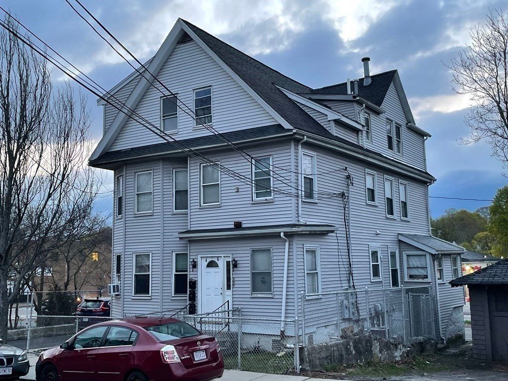 Exterior, Facade, Queen Anne Victorian