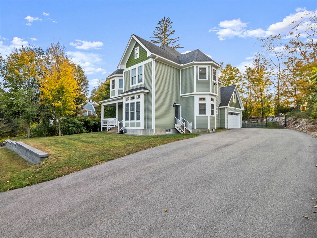 Attached, Backyard, Exterior, Facade, Queen Anne Victorian