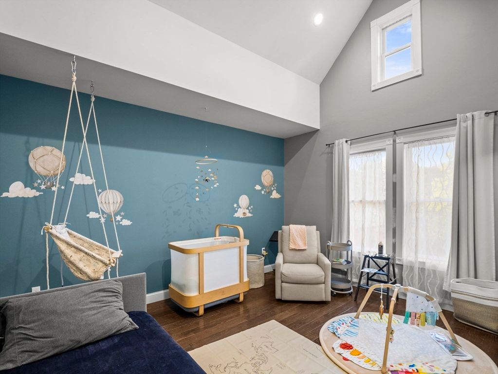 Interior, Pendant Lights, Recessed Lighting, Wood Texture Flooring