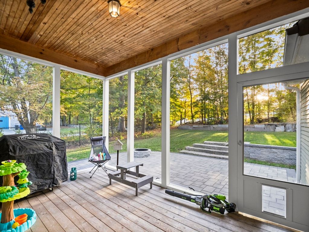 Interior, Sun Room, Wooden Ceilings, Wood Texture Flooring