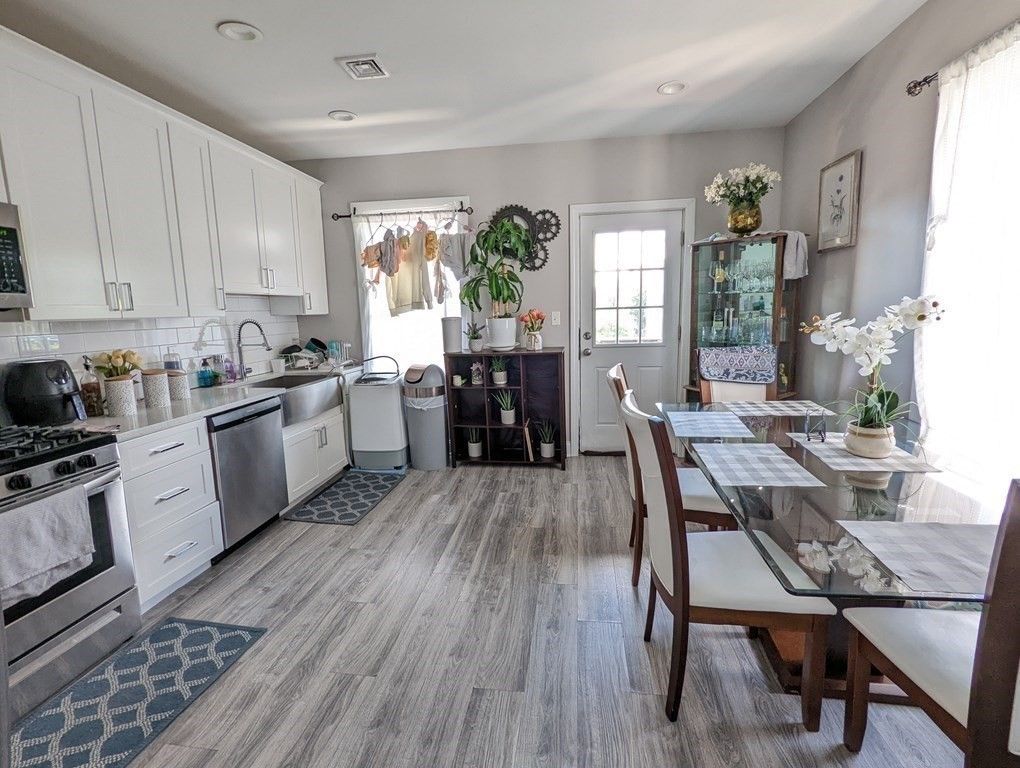 Dining room, Interior, Kitchen, Recessed Lighting, Stainless Steel Appliances, Wood Texture Flooring