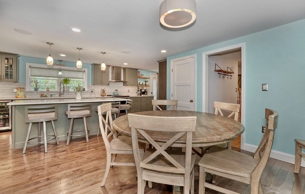 Dining room, Interior, Kitchen, Pendant Lights, Recessed Lighting, Wood Texture Flooring