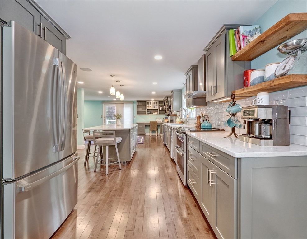 Dining room, Interior, Kitchen, Pendant Lights, Recessed Lighting, Stainless Steel Appliances, Wood Texture Flooring