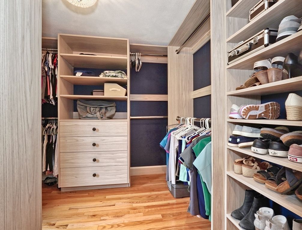 Interior, Walk-in Closets, Wood Texture Flooring