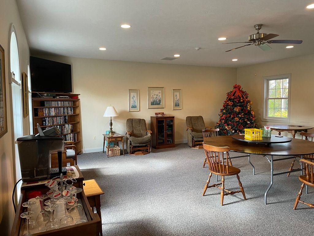 Dining room, Interior, Recessed Lighting