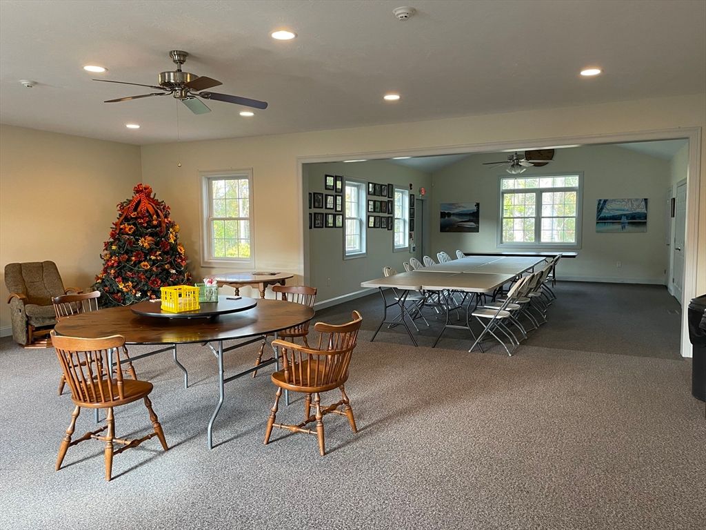 Dining room, Interior, Recessed Lighting
