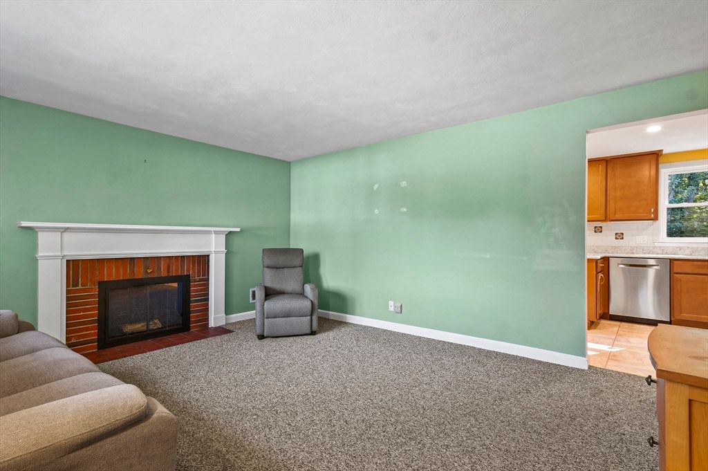 Fireplace, Interior, Kitchen, Recessed Lighting