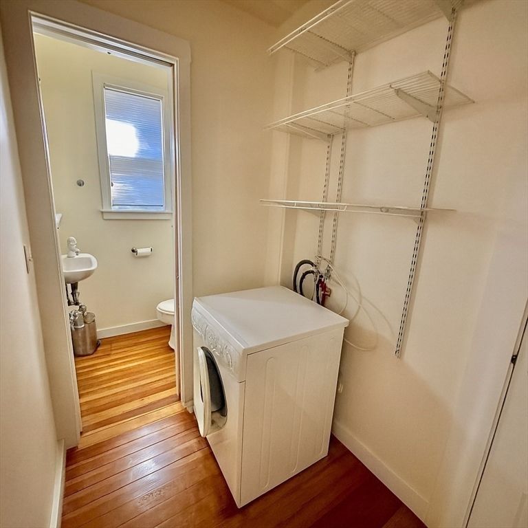 Interior, Washer, Wood Texture Flooring