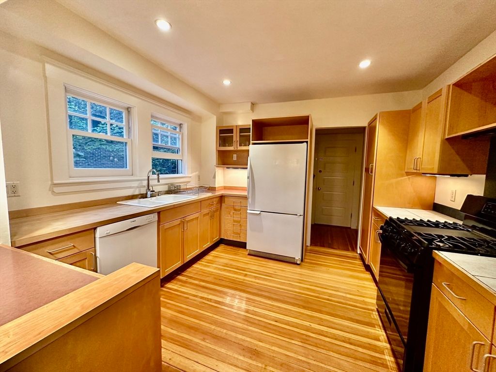 Interior, Kitchen, Recessed Lighting, Wood Texture Flooring